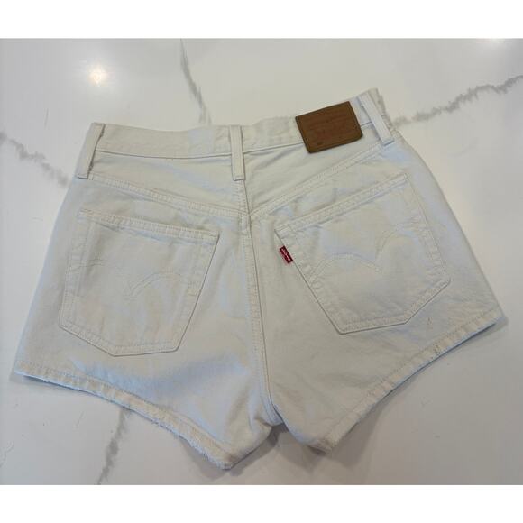 Levi's women's 501 Premium Denim Shorts in Off White Size 26 - Picture 2 of 4